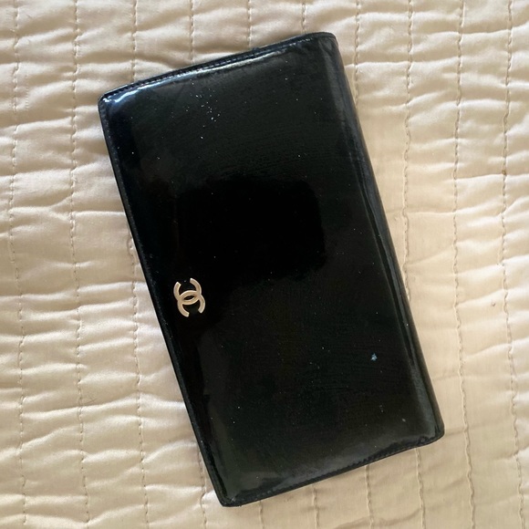 Chanel Authentic Vintage Patent Leather Wallet - Picture 4 of 9